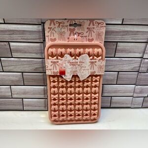 CWC 🎀 🎀 🎀 Beautiful Bow shaped 2 piece Ice Trays  pink mold BPA Free NWT